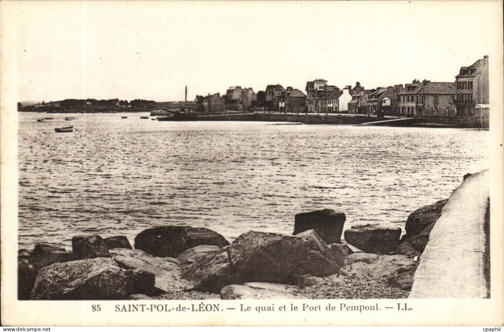 Saint pol de Leon CPA Le quai et le port de Pempoul