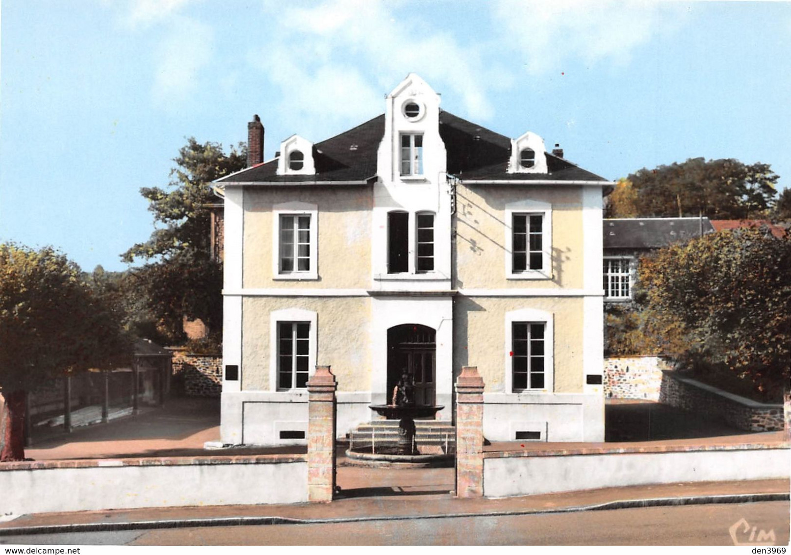 SAINT-PRIEST-TAURION - La Mairie