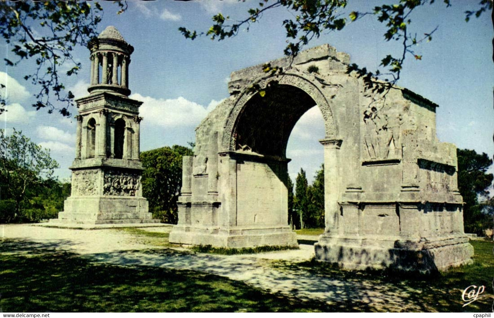 Saint Remy en Provence CPM Le mausolee et l'arc de triomphe