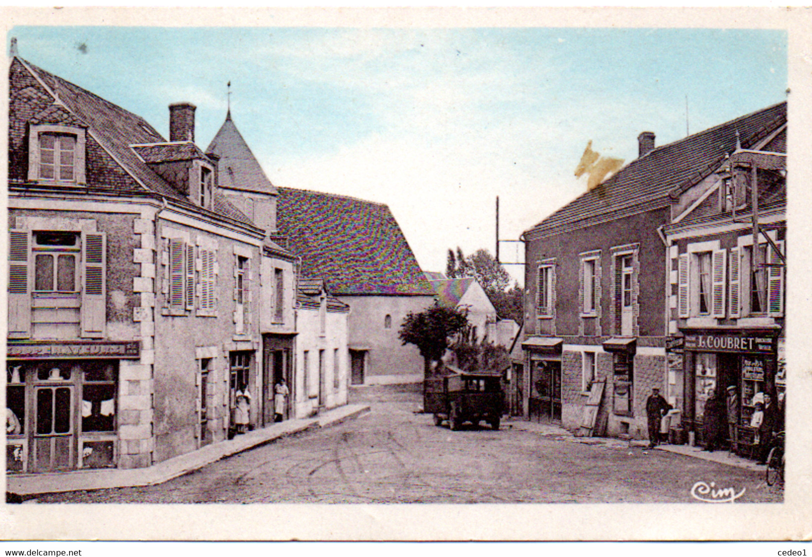 SAINT SATURNIN  PLACE DE L'EGLISE
