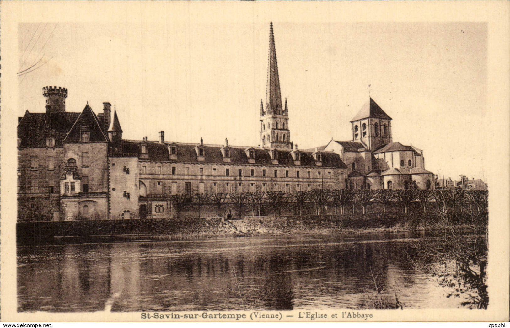 Saint Savin sur Gartempe - L'Eglise et L'Abbaye - CPA