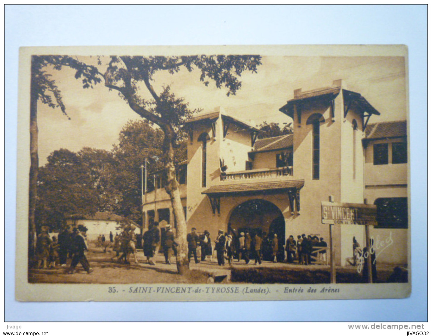 SAINT-VINCENT-de-TYROSSE  (Landes)  :  Entrée des  Arènes