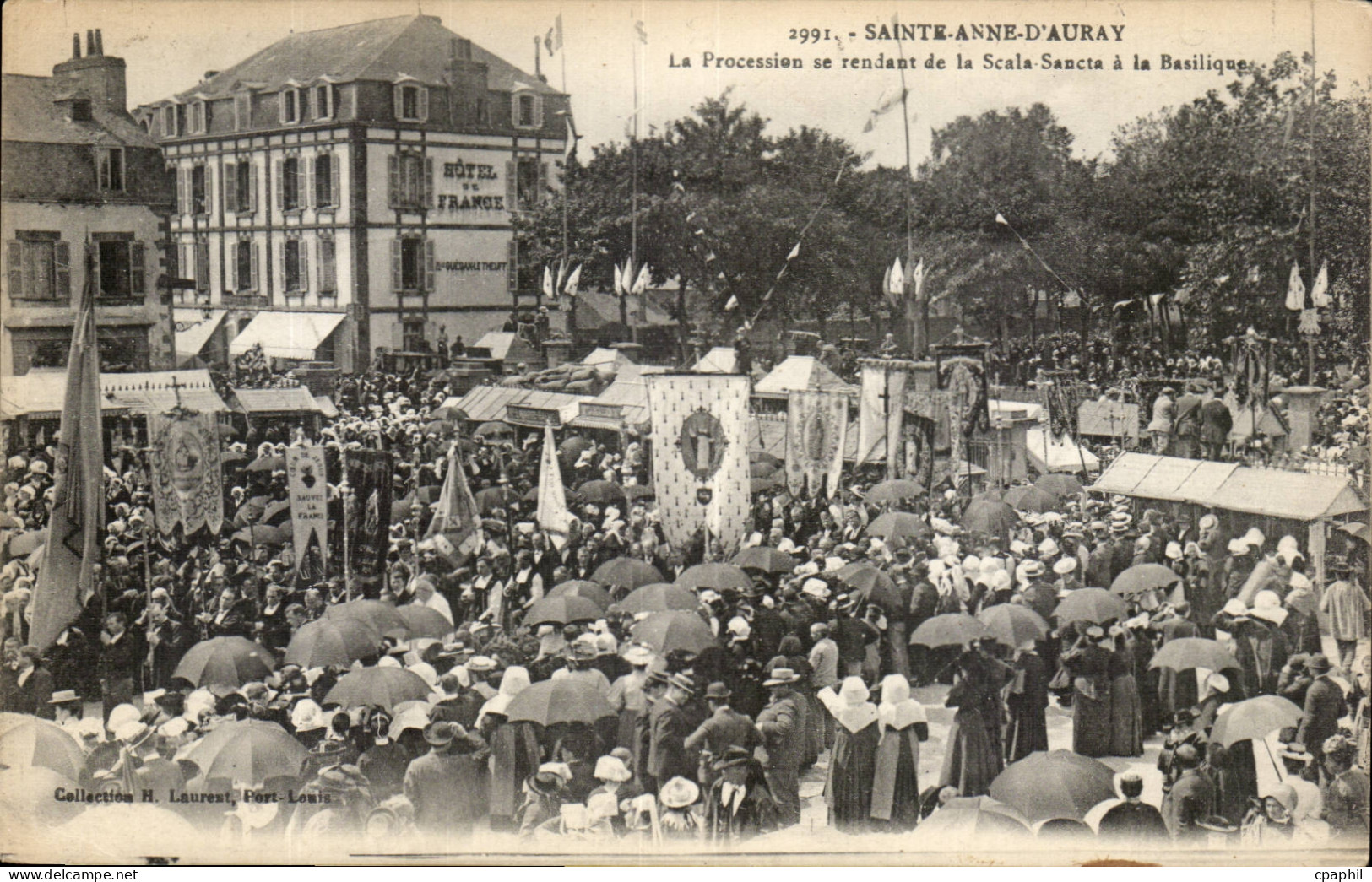 Sainte Anne d'Auray CPA La procession se rendant de la Scala sancat a la basilique TOP