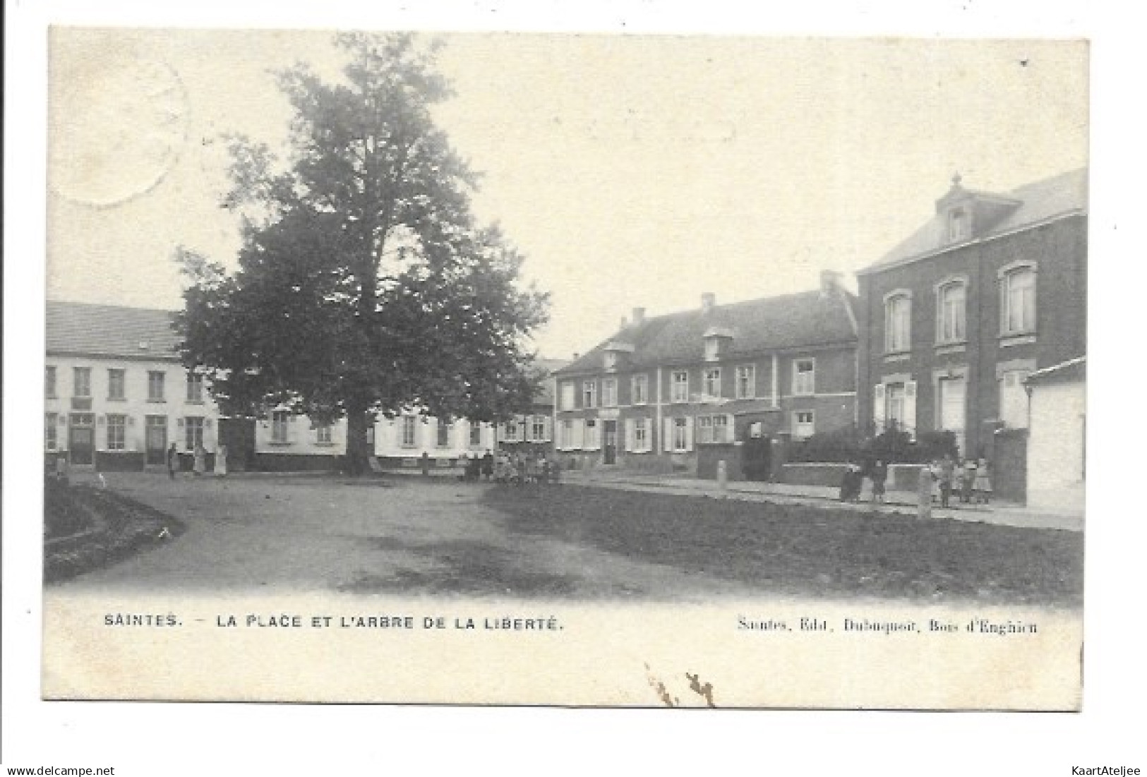 Saintes - La Place et l'arbre de la Liberté.