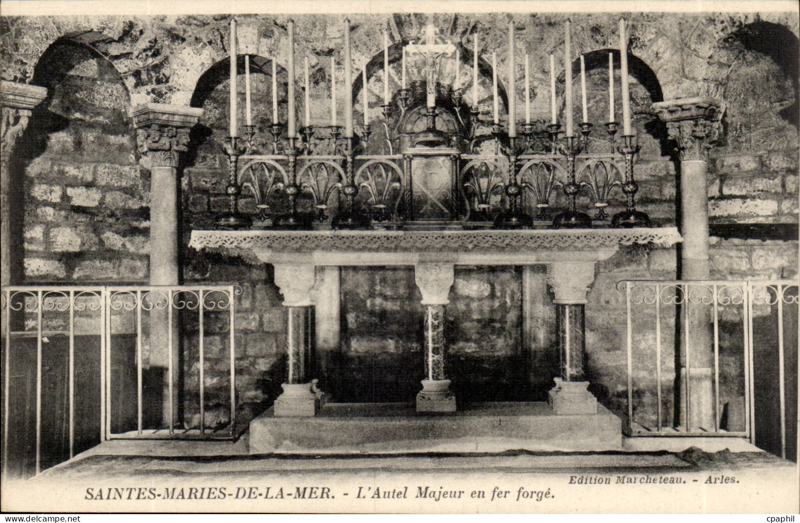 saintes Maries de la Mer - L'Autel Majeur en fer forges - CPA