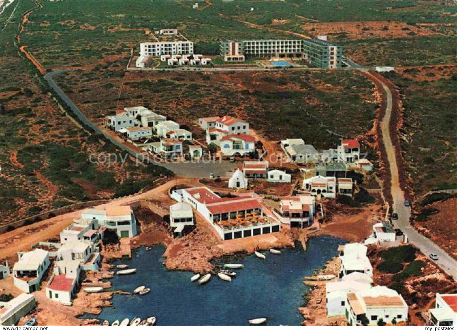 San Luis Menorca ES Playa de Biniancolla al fondo Hotel Sur Menorca vista aérea