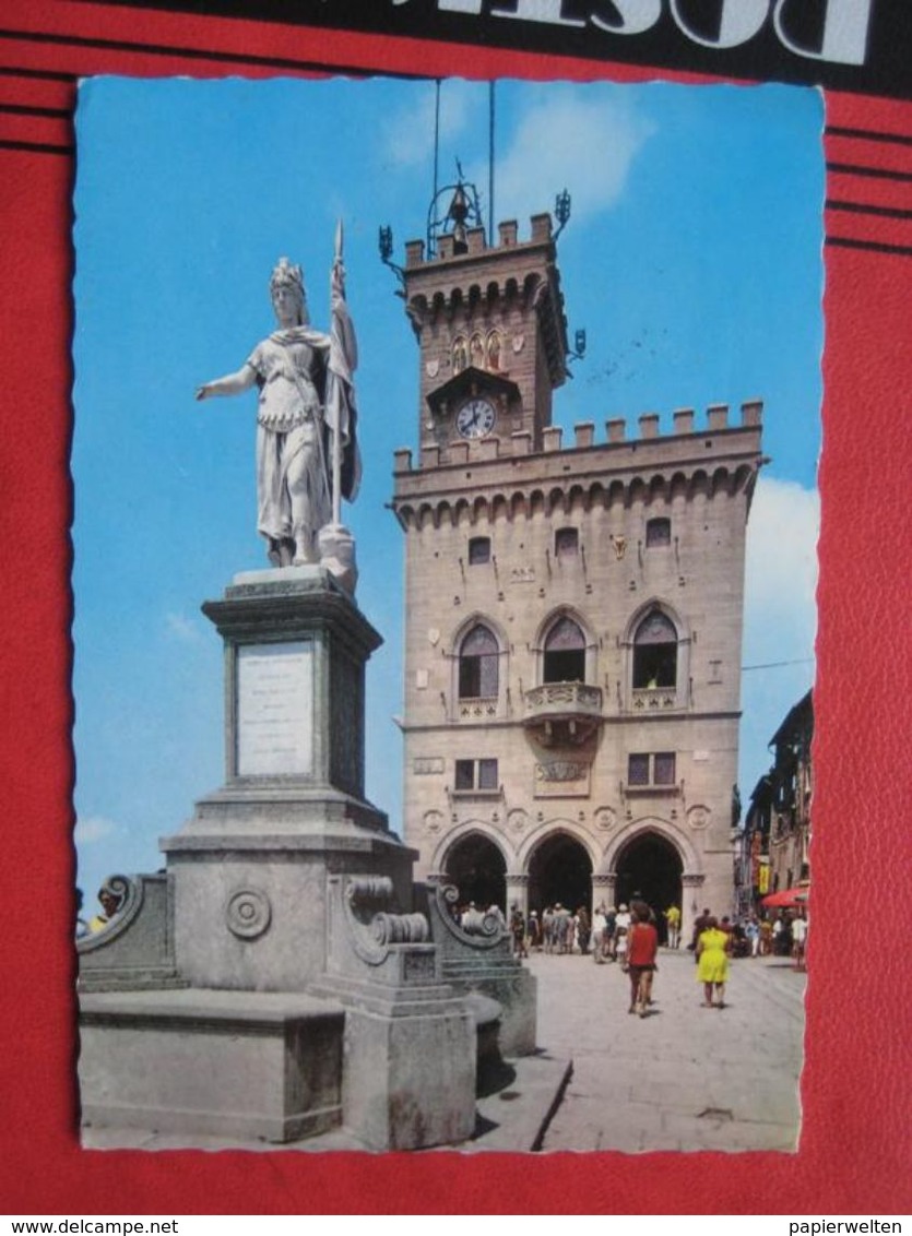 San Marino - Il Palazzo del Governo e statua della Liberta