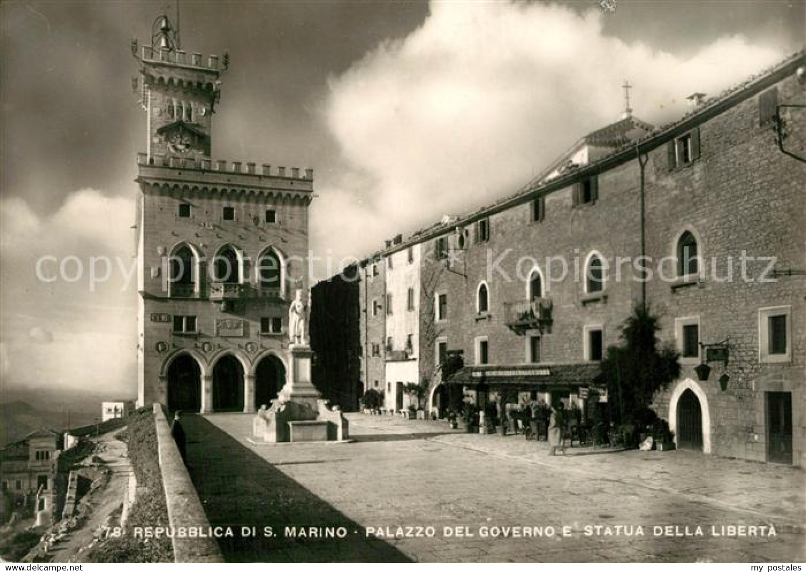 San Marino Palazzo del Governo Statua Della Liberta