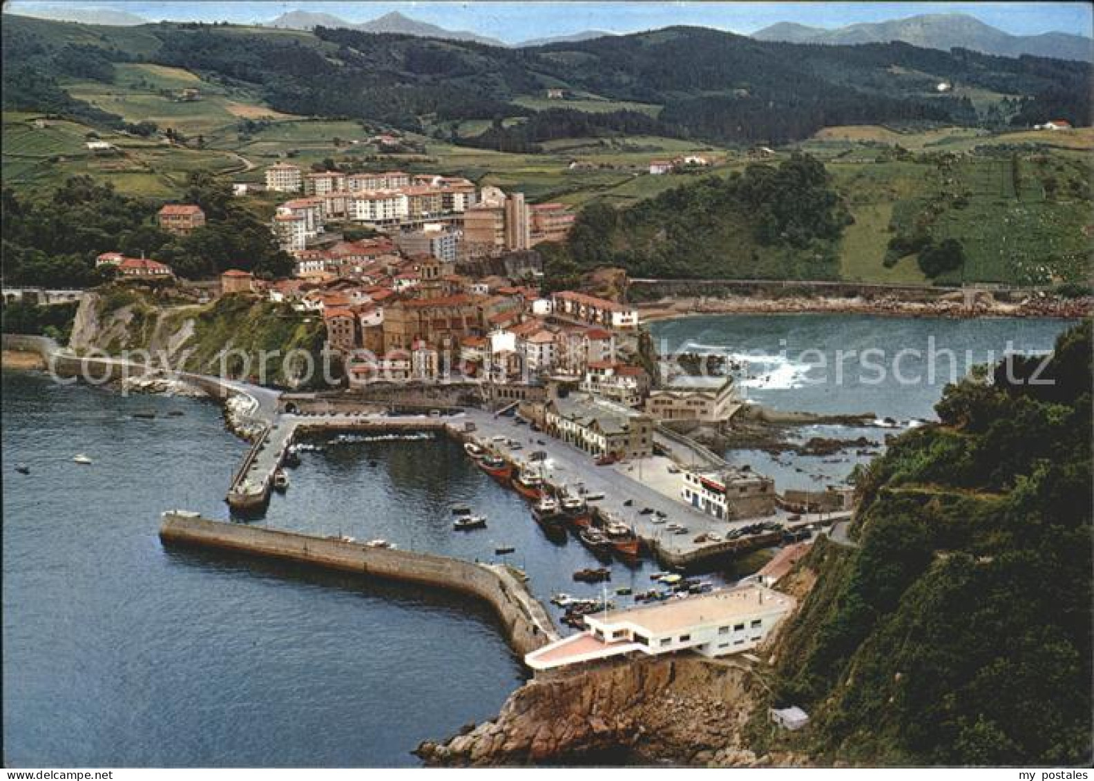 San Sebastian  Pais Vasco ES Guetaria Hafen Fliegeraufnahme