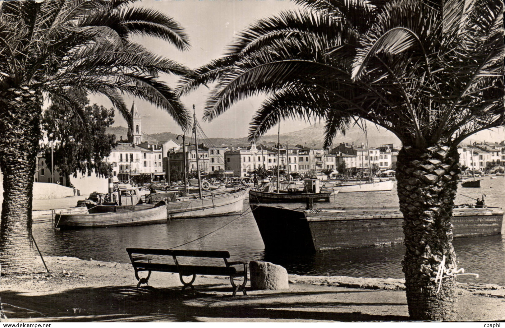 Sanary sur Mer CPM Un coin du port
