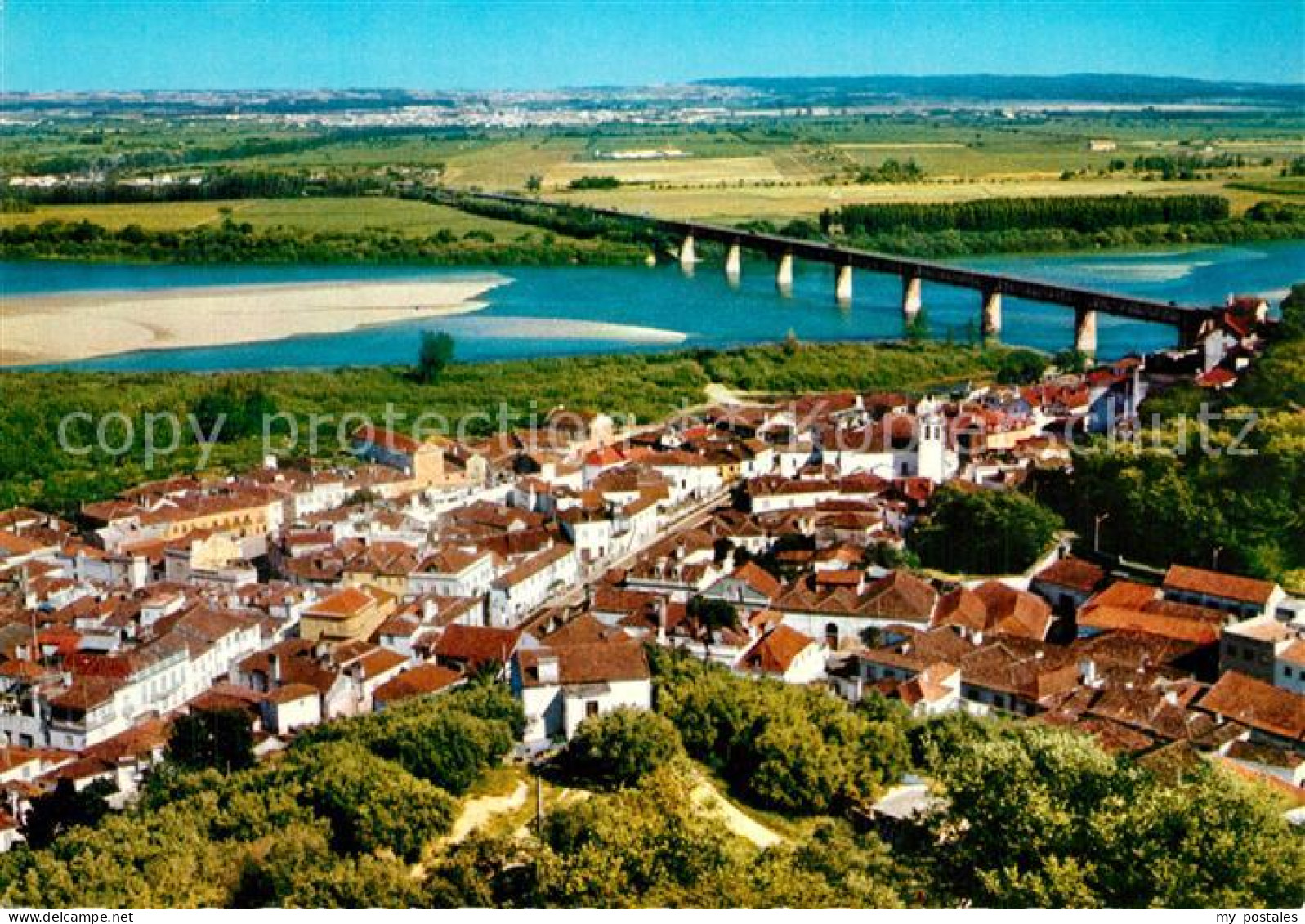 Santarem Portugal Pont sur le Tage et Quai