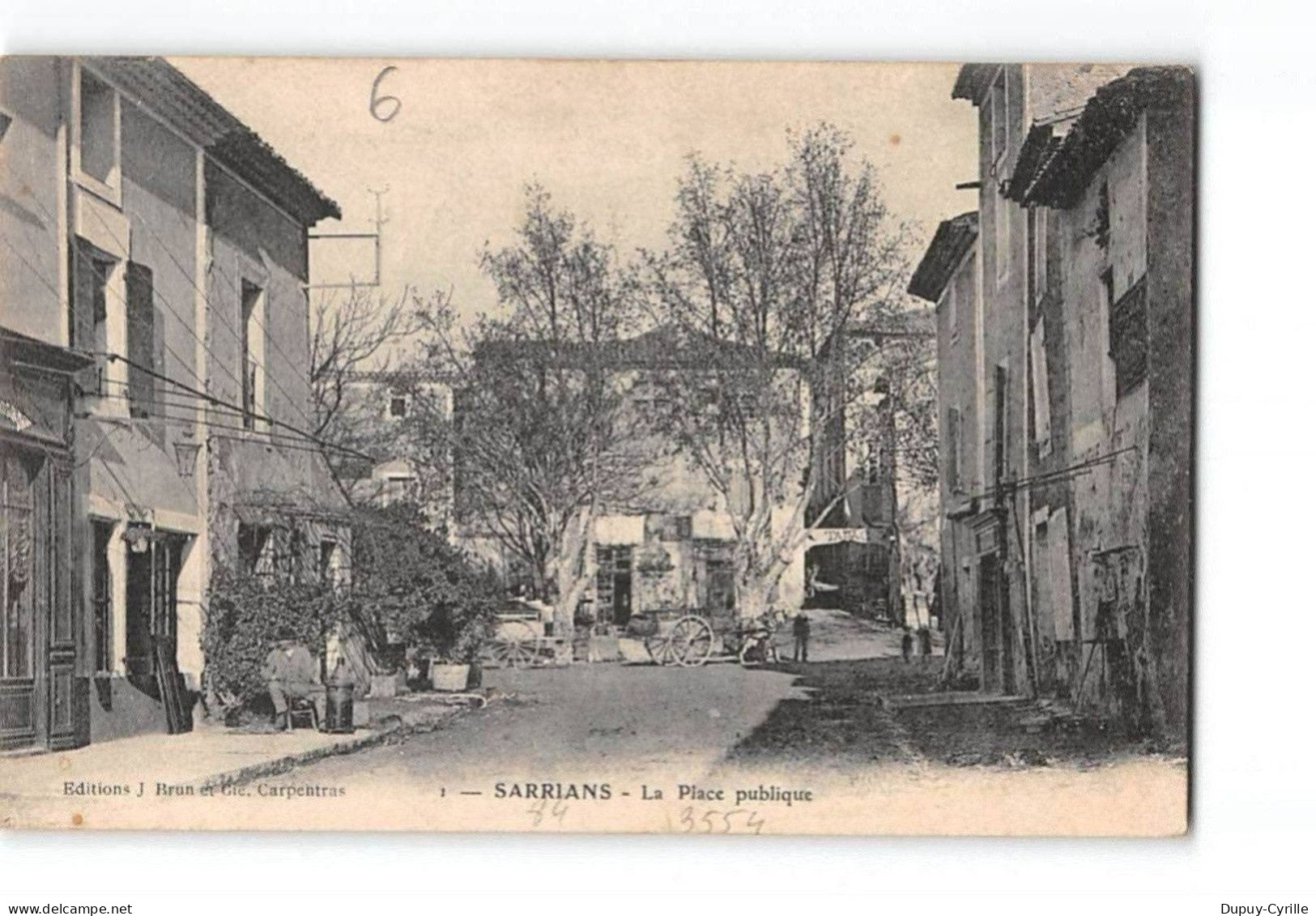 SARRIANS - La Place Publique - très bon état