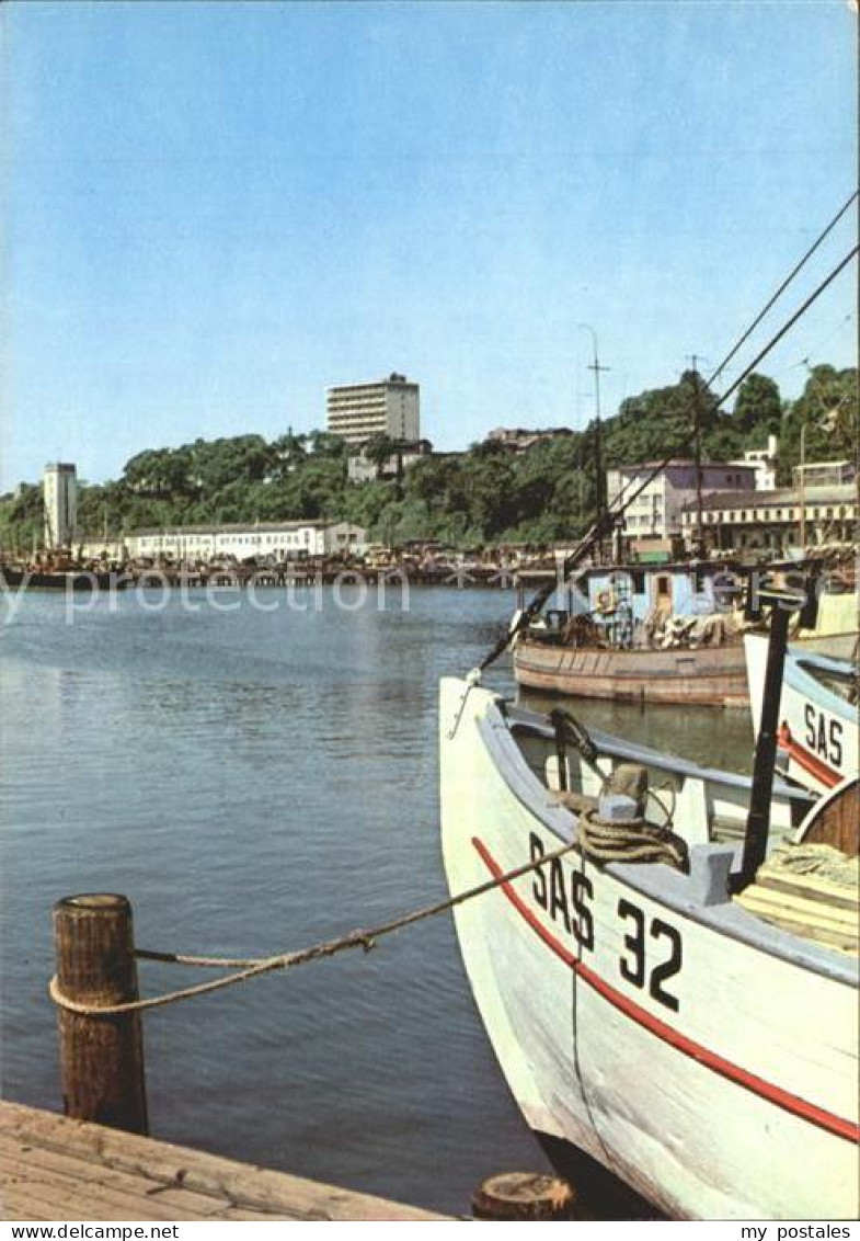 Sassnitz Ostseebad Ruegen Hafenpartie mit Ruegen Hotel