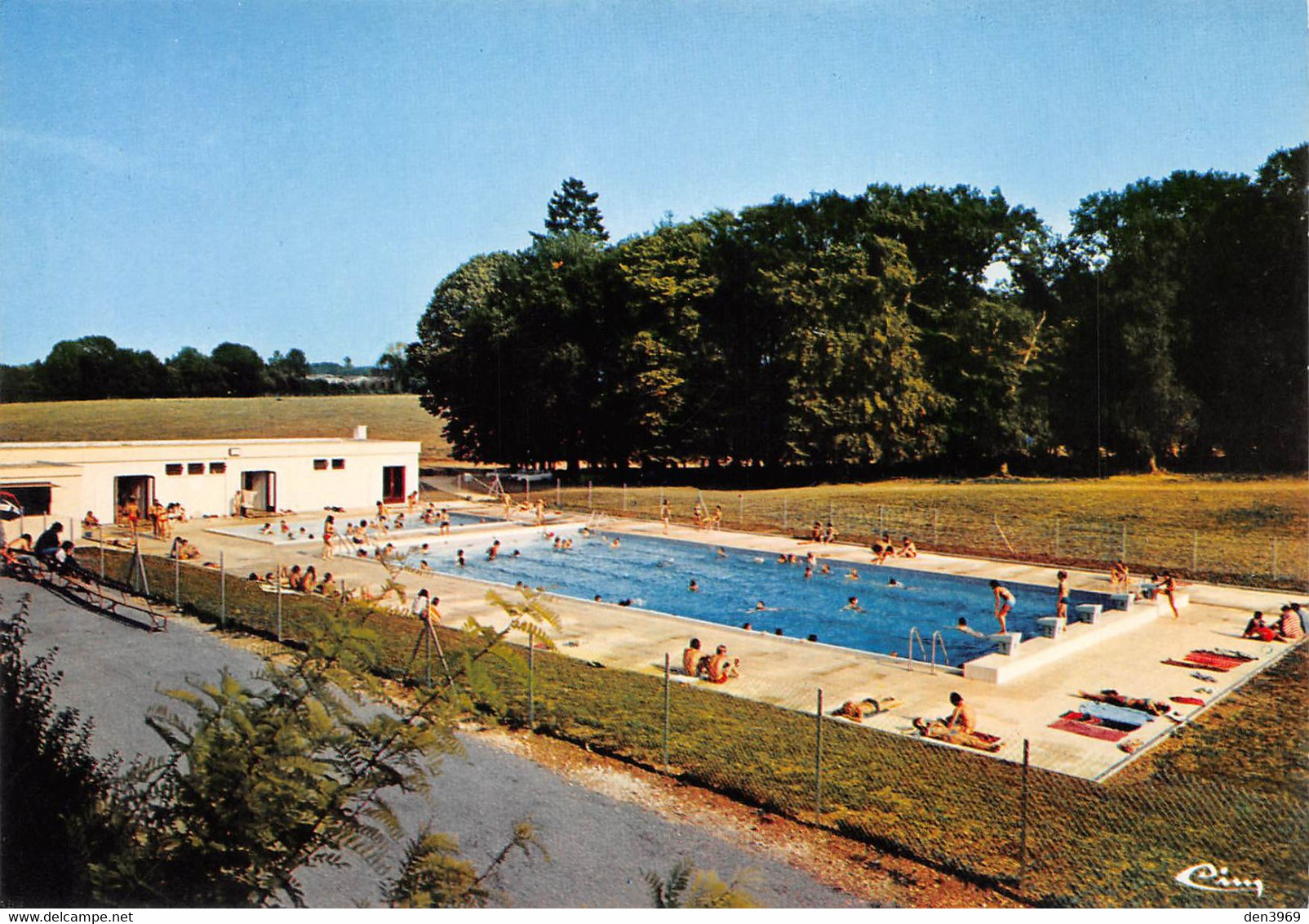 SAUZE-VAUSSAIS - La piscine
