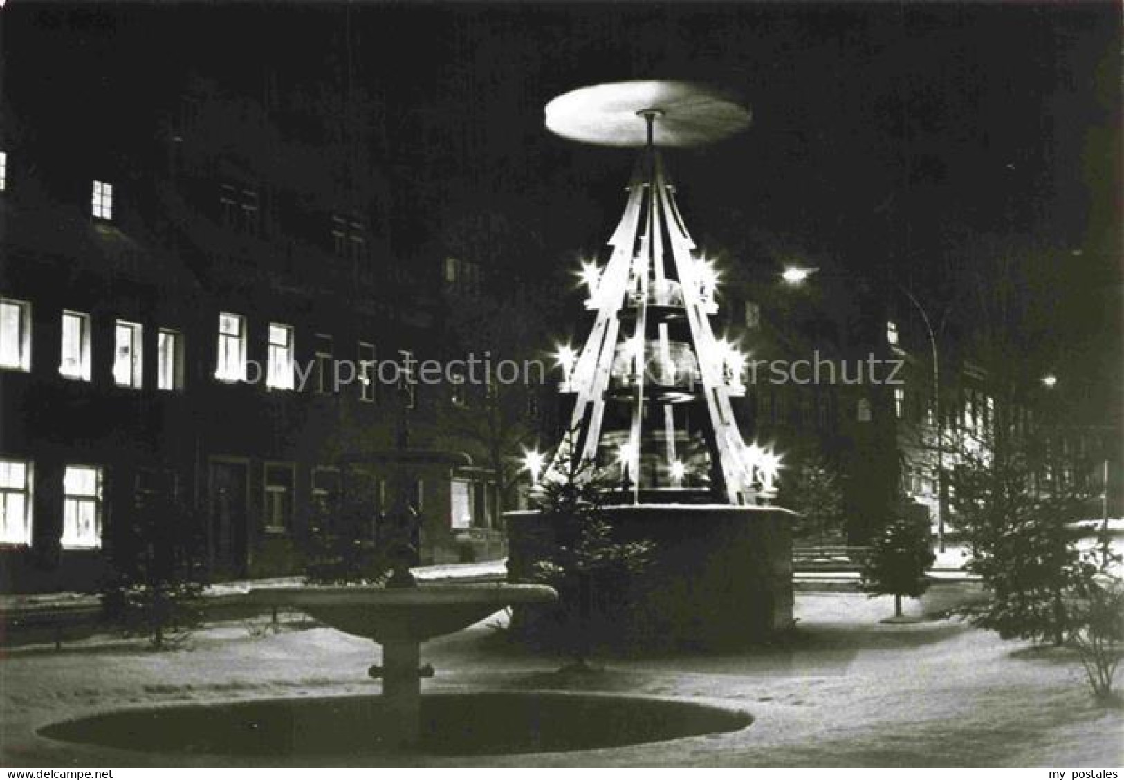 Schlettau Erzgebirge Sachsen Markt Pyramide Weihnachtsbeleuchtung Nachtaufnahme