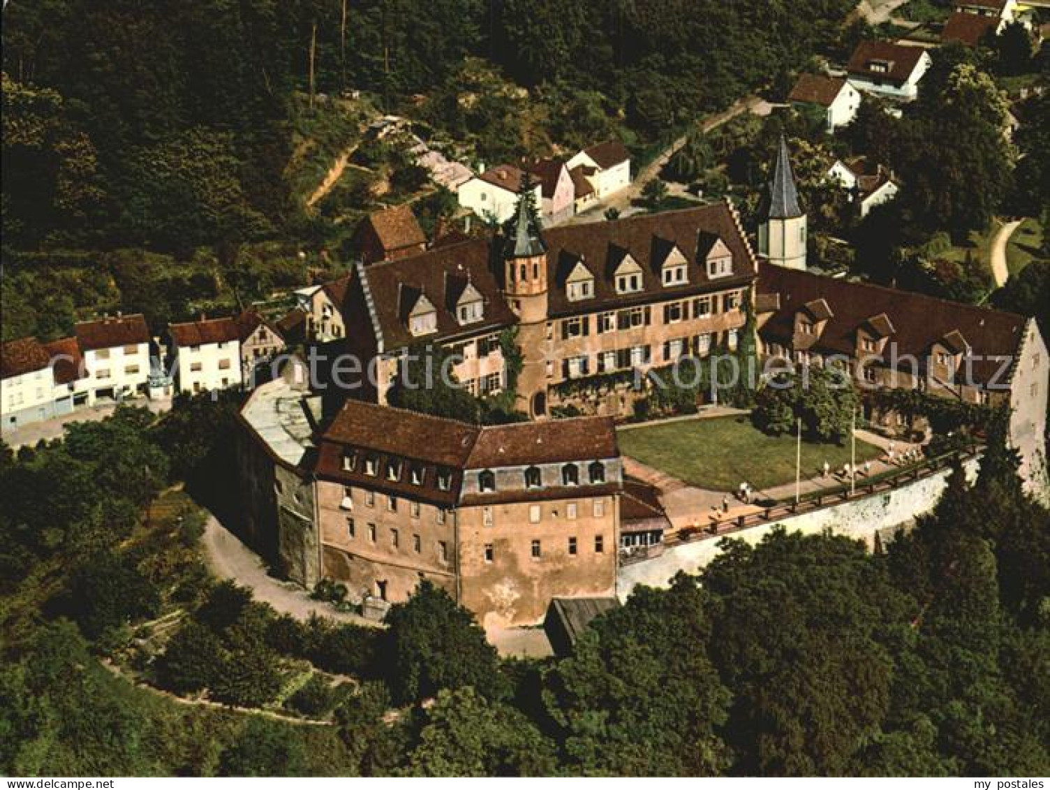 Schoenberg Bensheim Schloss Schoenberg Fliegeraufnahme