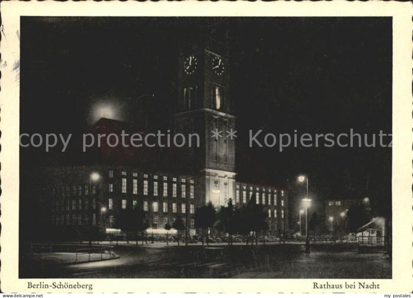 Schoeneberg Berlin Rathaus bei Nacht