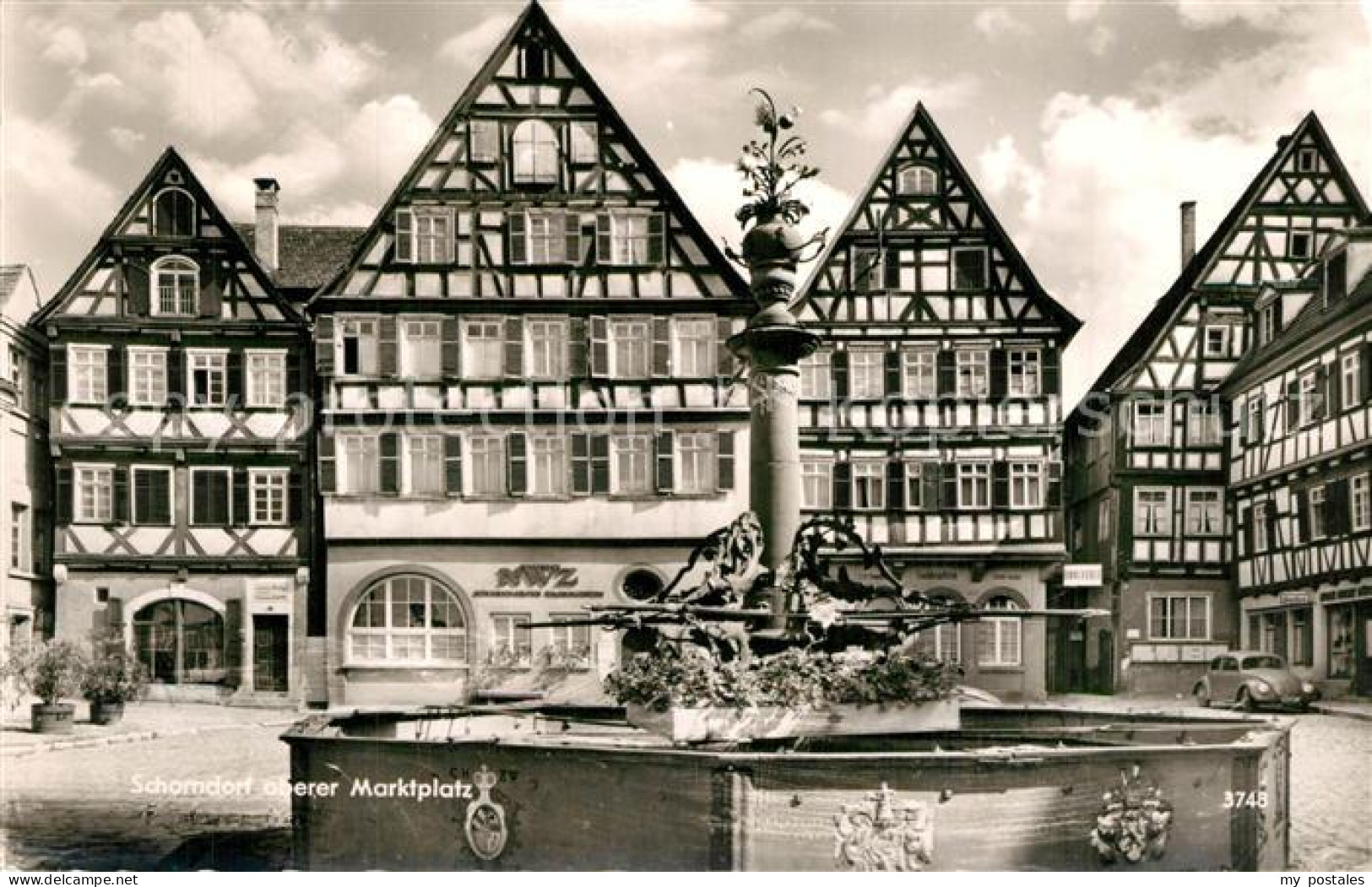 Schorndorf Wuerttemberg Oberer Marktplatz Brunnen Altstadt Fachwerkhaeuser