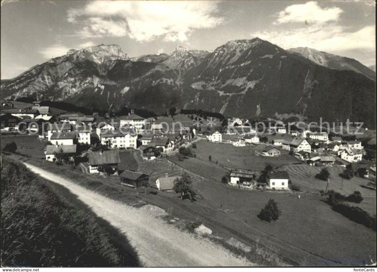 Schwaendi Schwanden Gesamtansicht mit Alpenpanorama