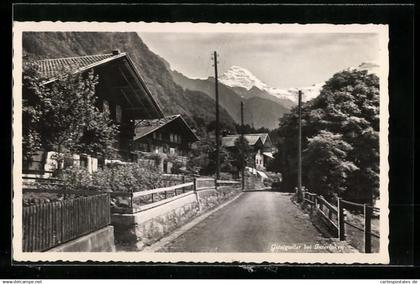 AK Gsteigwiler bei Interlaken, Ortspartie mit Blick auf das Gebirge