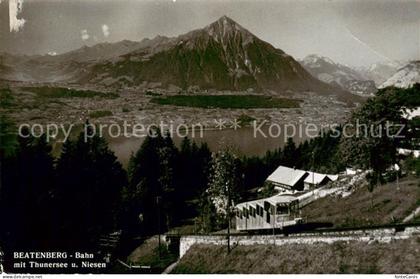 Beatenberg Thunersee BE Bahn mit Thunersee und Niessen