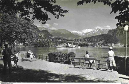 Brienz Brienzersee BE Haslibergen Brienzersee Schiff Ufer Passanten Bank Berge S