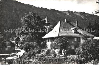 Lauenen Dorfpartie mit Pfarrhaus
