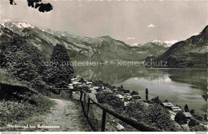 Niederried Brienzersee Interlaken BE Brienzersee See Bergpanorama Dorf Alpen Wal