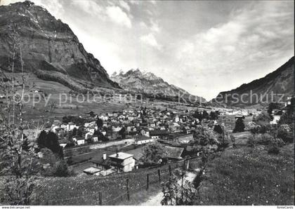 Mitloedi Gesamtansicht mit Vorderglaernisch und Wiggis Glarner Alpen