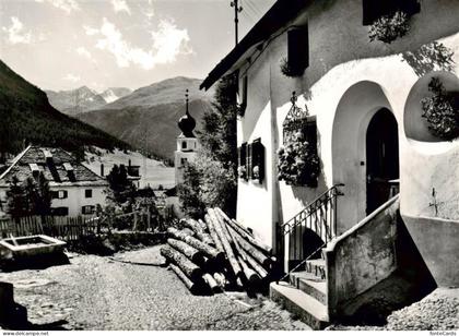 Madulain Madulein GR Ortspartie mit Kirche