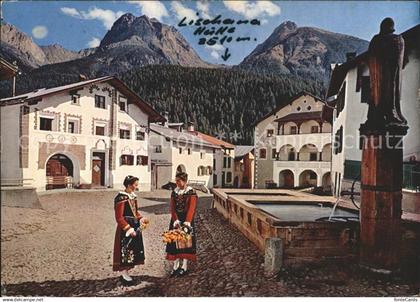 Scuol Tarasp Vulpera Dorfplatz Scuol mit Museum und Brunnen