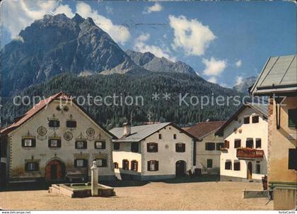 Scuol Tarasp Vulpera Dorfplatz Scuol mit Piz Pisoc