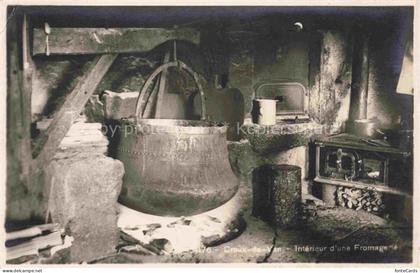 Creux-du-Van Couvet Val-de-Travers NE Intérieur d'une fromagerie