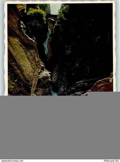 Frauen in Tweedröcken an der Viamalschlucht - 40128593