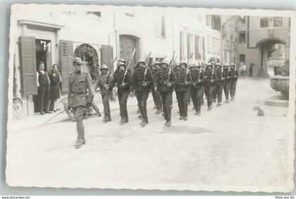 Oensingen Soldaten in Uniform bei einer Parade Ort lt. Fotograf Edmund H... - 10738406