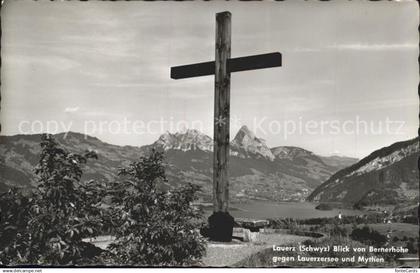 Lauerz Blick von Bernerhoehe auf Lauerzersee und Mythen