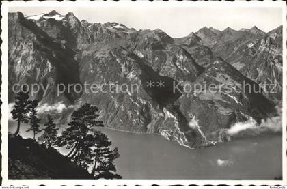 Urnersee mit Isenthal Urirotstock und Brisenkette