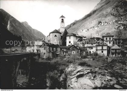 Lavertezzo Dorfpartie mit Bruecke