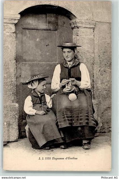 1983 Evolène - Bauersfrau mit Kind beim Stricken - 10611326