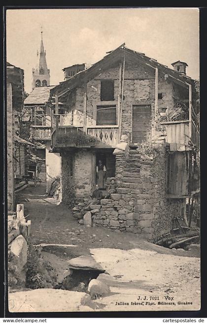 AK Vex, Altes Haus, über den Dächern der Kirchturm