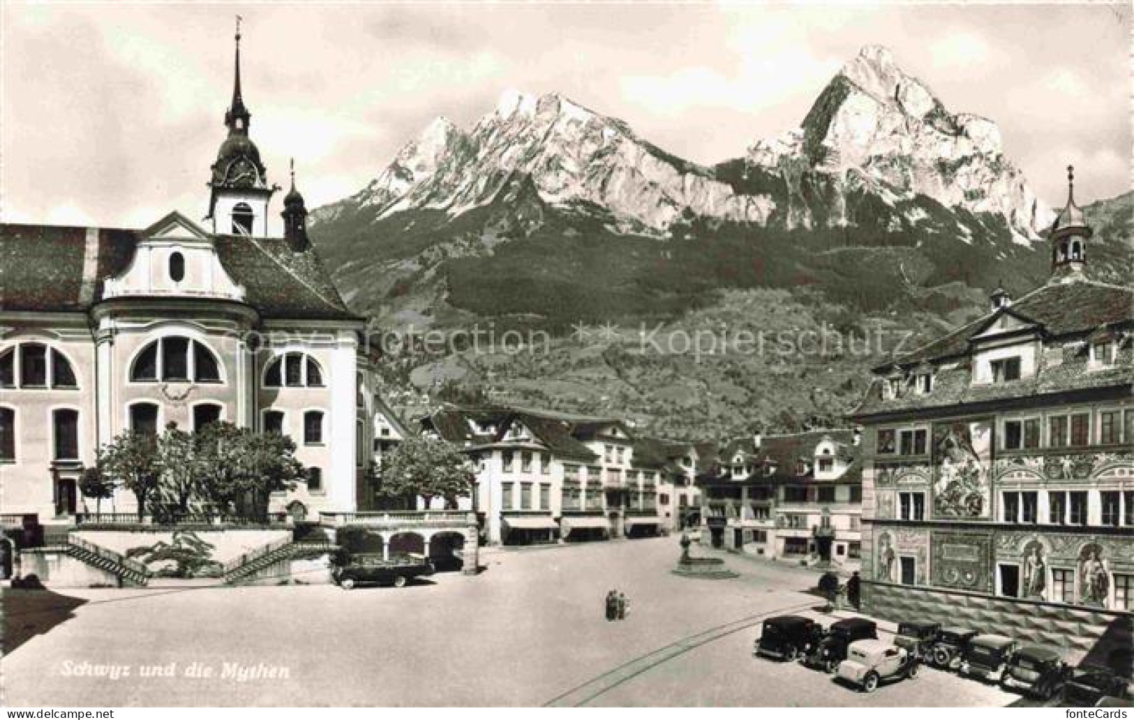 SCHWYZ SZ Ortszentrum mit Blick gegen die Mythen