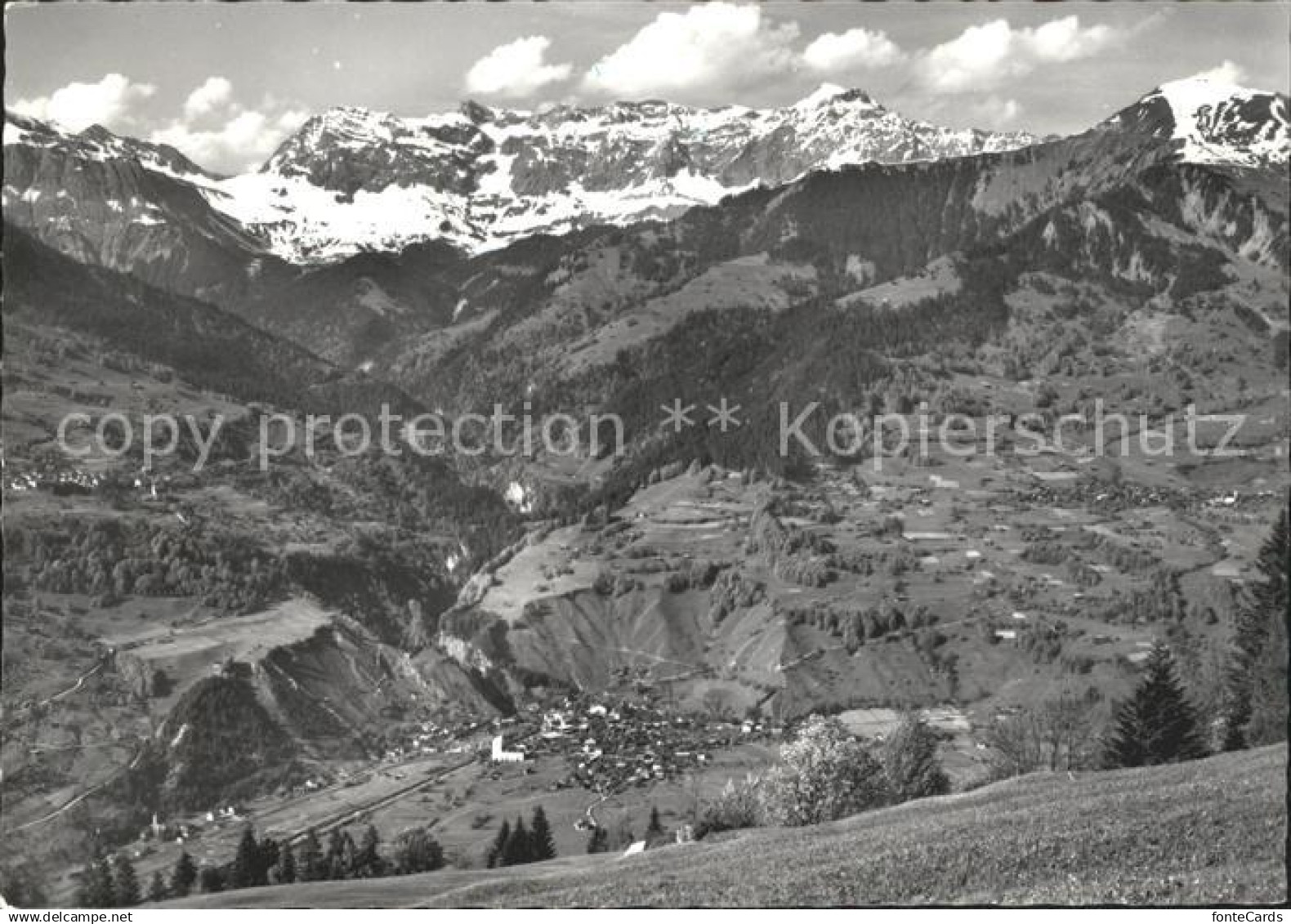 Seewis GR Gruesch Fanas mit Scesaplana und Sassauna