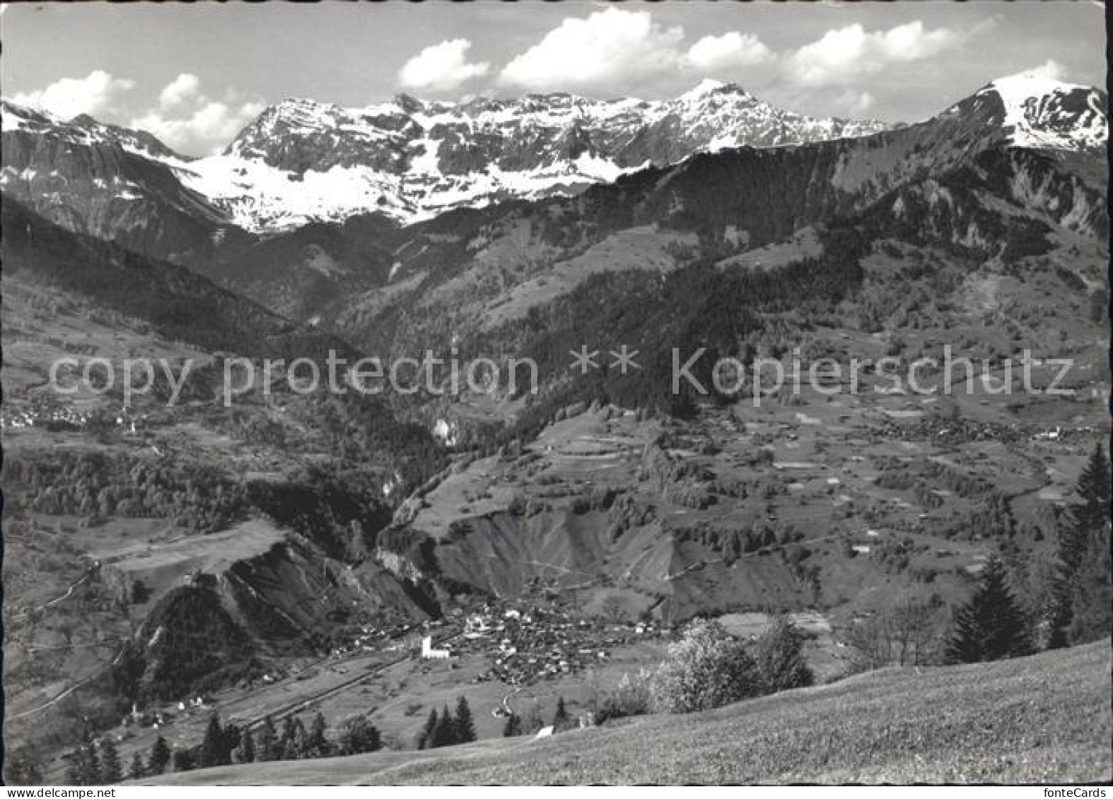 Seewis GR Gruesch Fanas mit Scesaplana und Sassauna