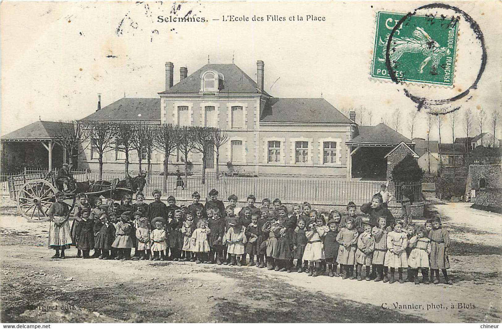 SELOMMES L'ECOLE DES FILLES ET LA PLACE