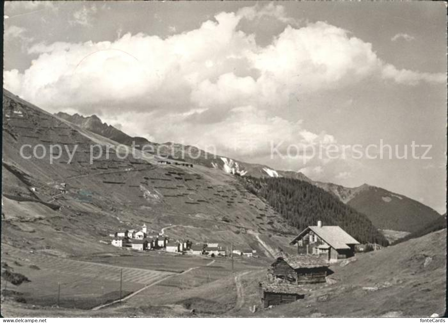 Selva Tujetsch gegen Auslaeufer Piz Crispalt