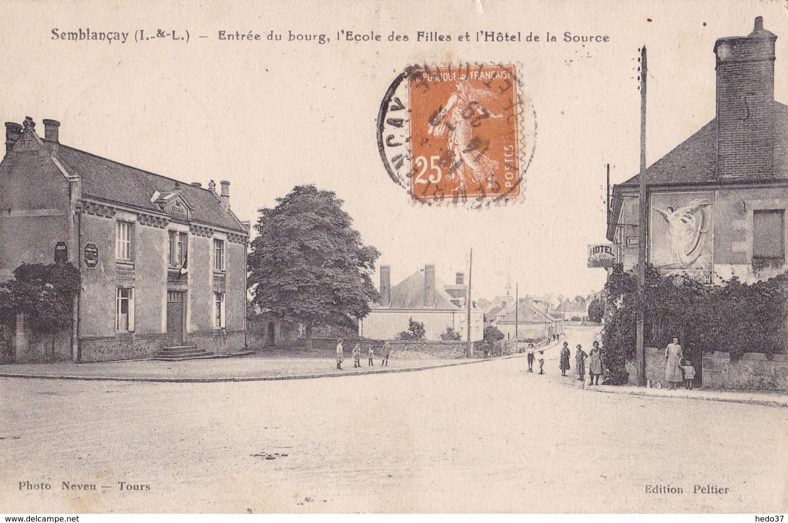 Semblançay - Entrée du Bourg, l'Ecole des Filles et l'Hôtel de la Source