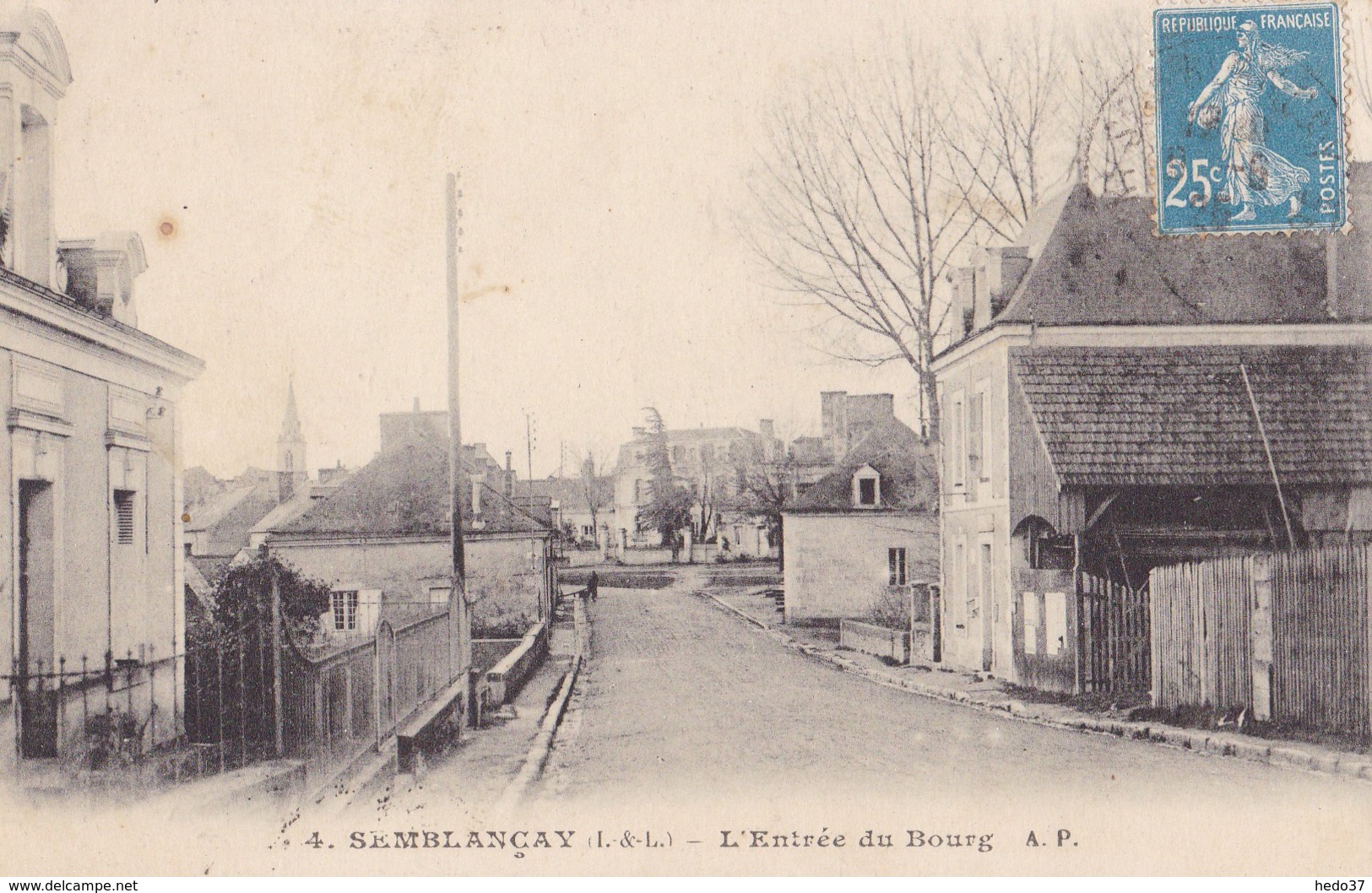 Semblançay - L'Entrée du Bourg