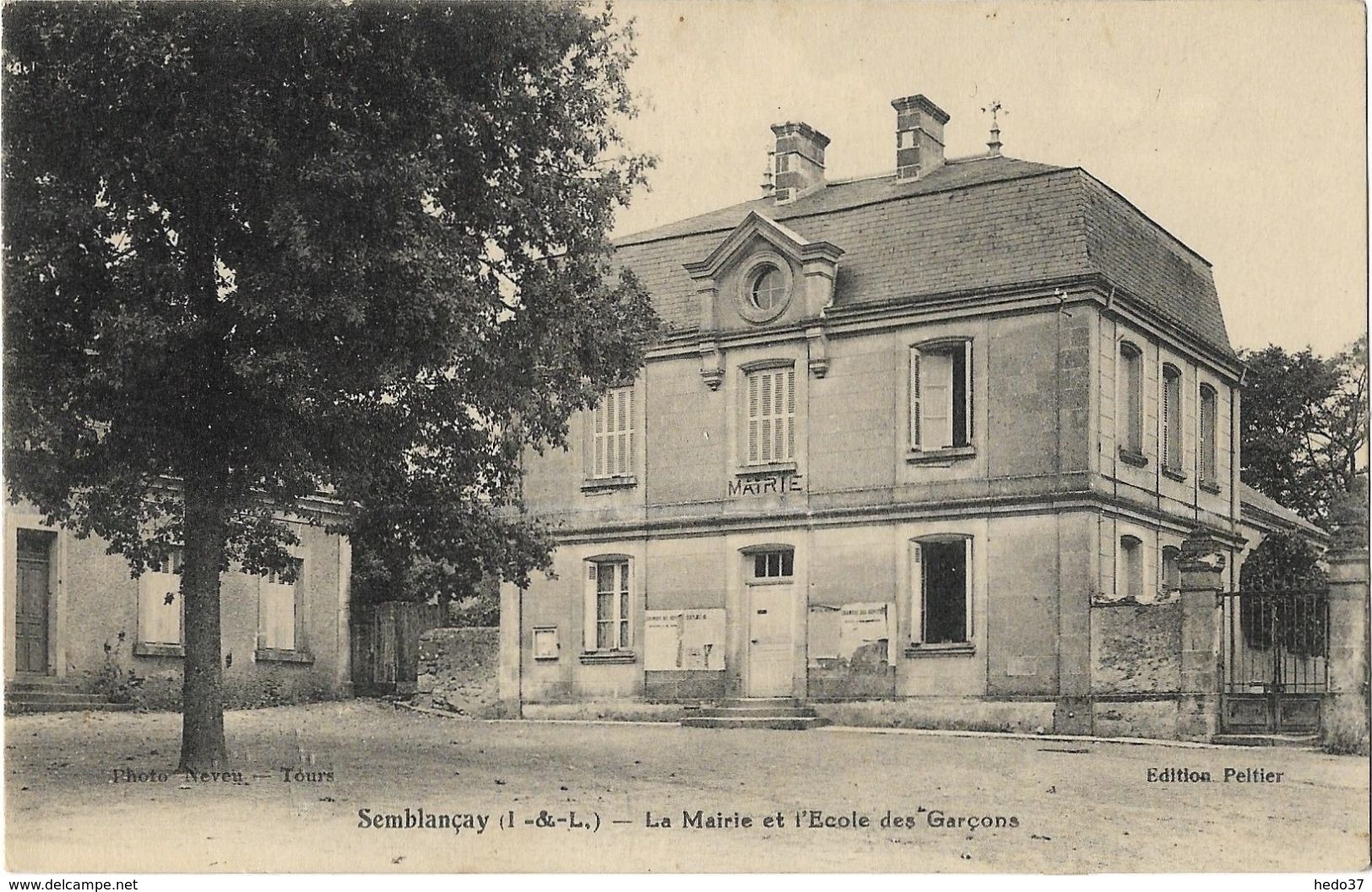 Semblançay - La Mairie et l'Ecole des Garçons