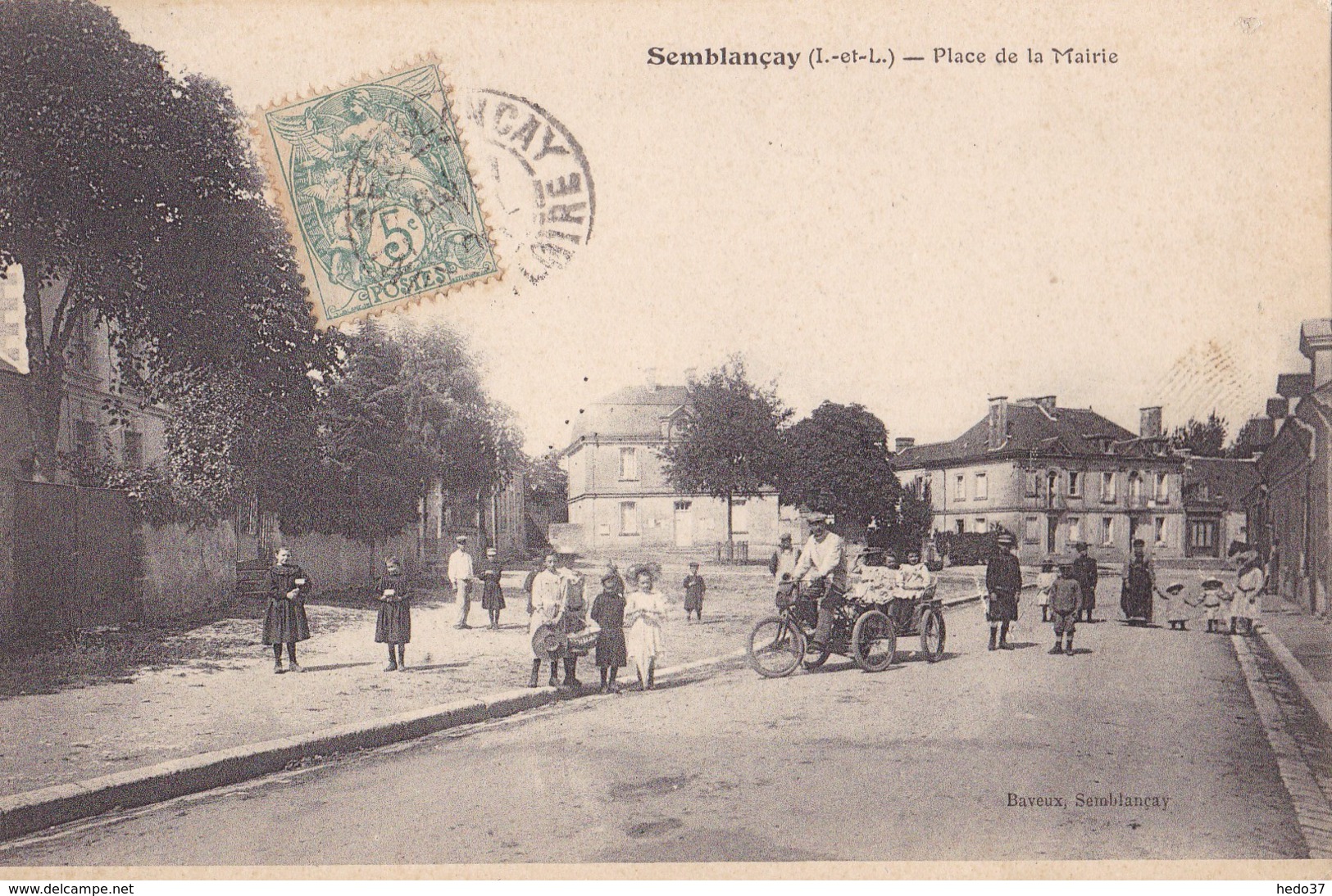 Semblançay - Place de la Mairie