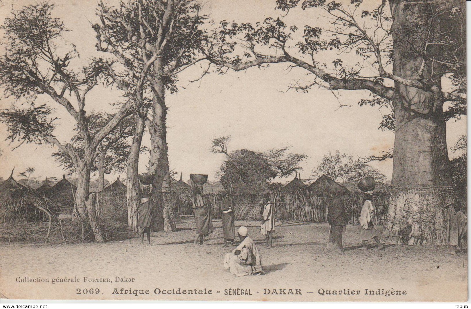 Sénégal CPA Dakar quartier indigène oblit. et timbre Gabon